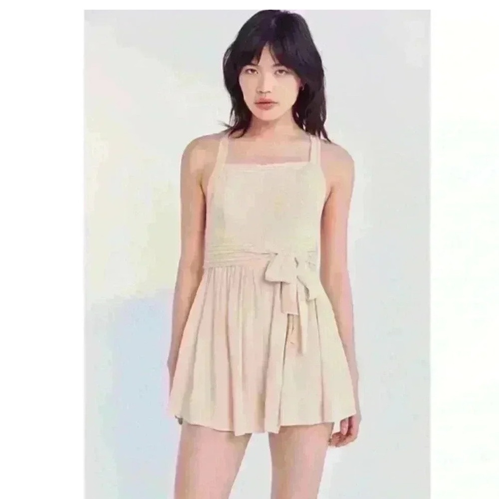 Urban Outfitter Kimchi Blue Trapunto Stitch Cross-Back Romper Beige Sz 2